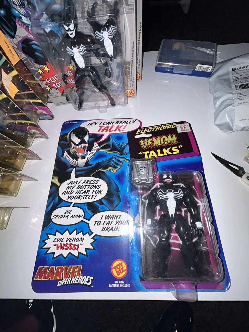 Toy Biz Marvel Super Heroes Electronic Venom Talks Action Figure 1991